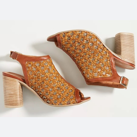 Morena Gabrielli Woven
Shooties - Picture 1 of 8